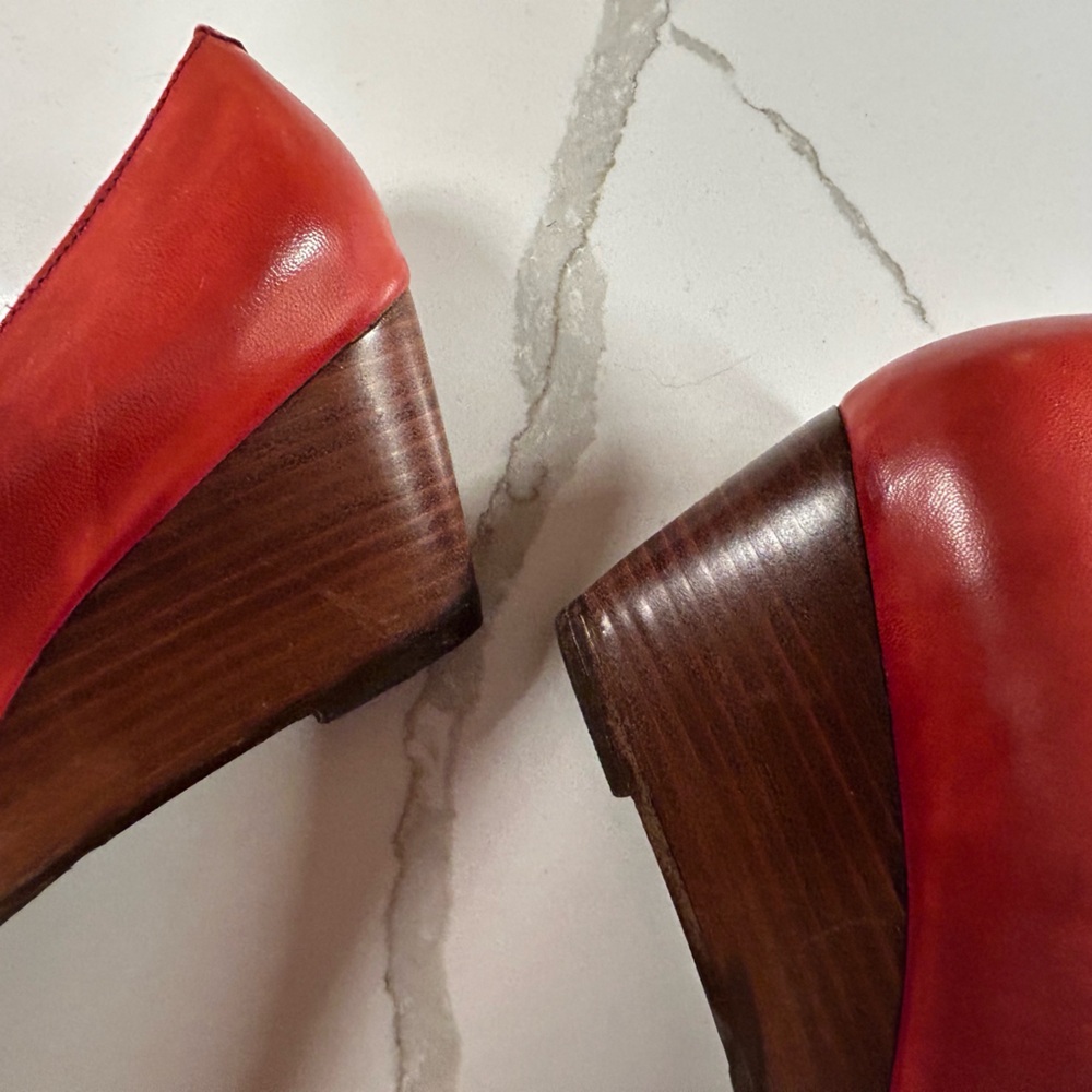 Red leather & wood wedge heels - Picture 13 of 13